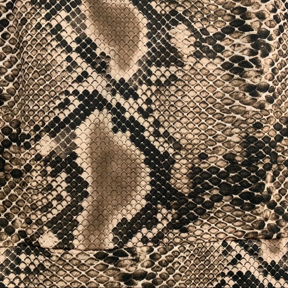 Zara Snakeskin Print Bodysuit Long Sleeve with Plunge Neck Size Medium - Picture 7 of 7